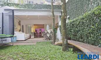 Imagem: CASA ASSOBRADADA - JARDIM EUROPA - SP