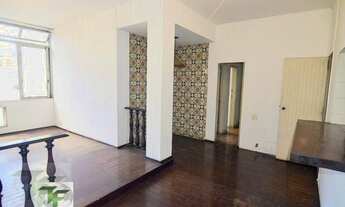 Imagem 4: Oportunidade única. Andar mediano, voltado ao verde, possível garagem