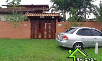 Imagem 3: Casa á venda com 2 dormitórios (1 suíte) 4 vagas de garagem, apenas 800 metros da praia no