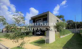 Imagem 4: Casa de condomínio para venda possui 400 metros quadrados com 4 quartos