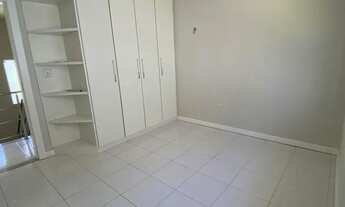 Imagem 3: Imóvel para aluguel tem 340 metros quadrados com 3 quartos em Buraquinho - Lauro de Freita