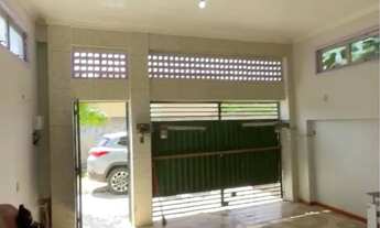 Imagem 2: Prédio de três andares com sacada