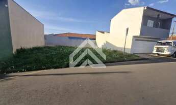 Imagem: Terreno Plano entre casas no Bairro no Jardim