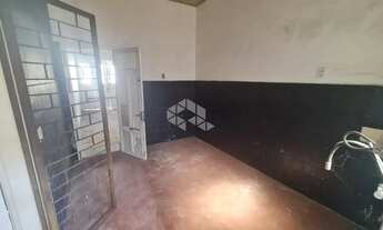 Imagem 7: Casa à venda com 04 dormitórios e vaga de garagem no bairro Floresta em Porto Alegre/RS