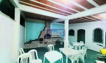 Imagem 7: Casa com 3 dormitórios, 1 suíte, edícula, piscina, churrasqueira e 6 vagas de garagem à ve