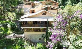 Imagem 2: Casa no Vale do Sossego, Petrópolis - Natureza, Conforto e Clube de Lazer