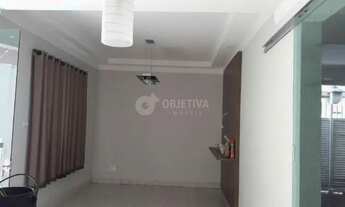 Imagem 7: Linda casa com piscina no Bairro Martins disponível para aluguel