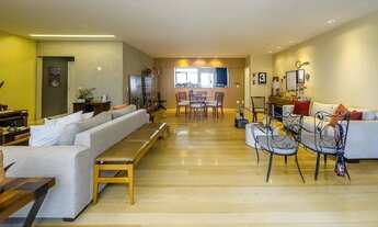 Imagem 7: Deslumbrante Apartamento Iluminado, Renovado, com Vista Verde no Leblon!