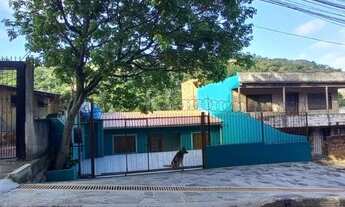 Imagem 2: Porto Alegre - Casa Padrão - Cascata