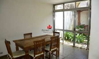 Imagem 3: Sobrado amplo, com 3 dormitórios, 1 suíte, 10 vagas, sendo 3 cobertas e 240 m² construídos