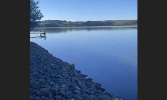 Imagem: Terreno molhado Ecovillas do lago direto