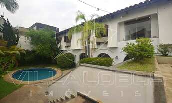 Imagem 4: Casa com piscina e muita iluminação natural