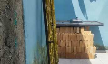 Imagem 4: Porta de ferro Casa com 1 dormitório