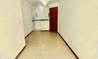 Imagem: Apartamento com 2 quartos, varanda, sol