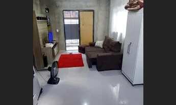 Imagem 2: Casa com dois cômodos e garagem para 2 carros