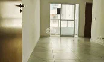 Imagem 5: Apartamento de 2 quartos com garagem, sacada com churrasqueira e infraestrutura na Av. Bal