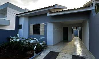 Imagem: Casa com terreno amplo próxima à Avenida