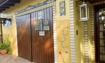 Imagem 2: Casa 4 Dormitórios sendo um térreo, 2 Salas, cozinha planejada, deck parte superior, 300 m