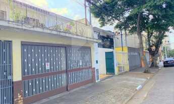 Imagem 2: Moema sobrado com cômodos amplos, precisa reforma, venda rápida, com portão de ferro front