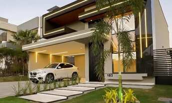 Imagem: Casa frente à praça na Cidade Alphaville