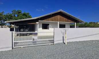 Imagem 2: Casa ampla, grande quintal com 3 quartos localizada no bairro Itajuba em Barra Velha - SC