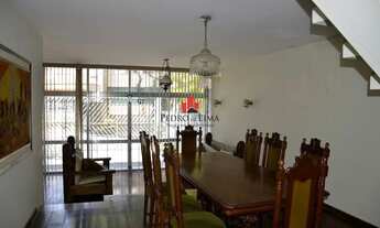 Imagem 2: Sobrado amplo, com 3 dormitórios, 1 suíte, 10 vagas, sendo 3 cobertas e 240 m² construídos