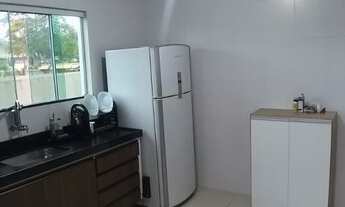 Imagem 3: Casa com amplo quintal, 02 quartos, suíte, planejados, garagem coberta, aceita carro