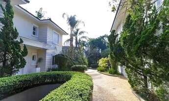 Imagem 2: Casa de Alto Padrão em Condomínio de 710 m² no Jardim Petrópolis, São Paulo