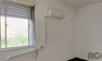 Imagem 3: Apartamento de 2 dormitórios desocupado no Petrópolis