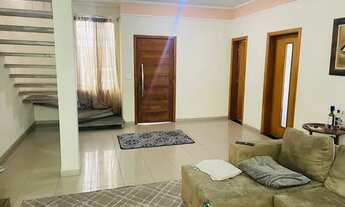 Imagem 2: Casa sobrado com quintal