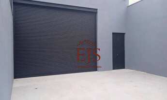 Imagem: Galpão com 160 m², porta automática com