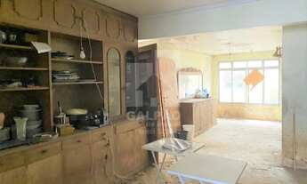 Imagem 4: Moema sobrado com cômodos amplos, precisa reforma, venda rápida, com portão de ferro front