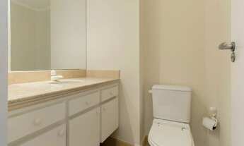 Imagem 5: Apto bem iluminado, com living amplo, varanda, entrando delicioso Sol por todas suas janel