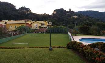 Imagem 5: Casa com amplo terreno e piscina