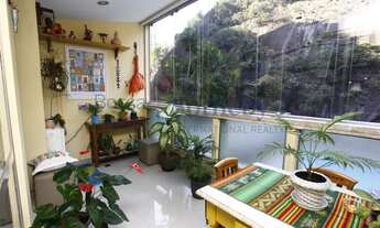 Imagem 2: Apartamento em rua arborizada