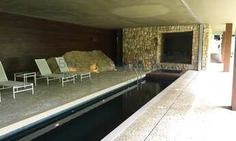 Imagem 7: Casa de condomínio com projeto de Márcio Kogan