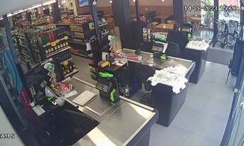 Imagem 6: Casa de carnes e padaria na avenida