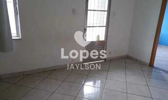 Imagem 3: Casa frente de rua - 02 quartos - Quintino