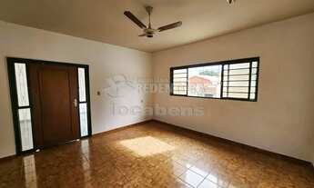 Imagem 3: Casa com 4 dormitórios e 2 vagas de garagem no bairro Jardim Roseiral