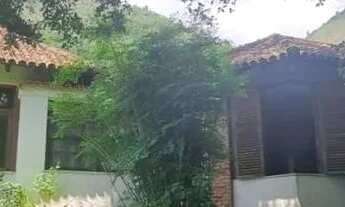 Imagem 2: Casa para Venda em Teresópolis, IUCAS, 4 dormitórios, 2 suítes, 5 banheiros, 3 vagas