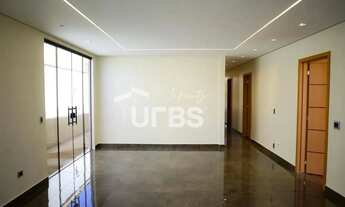 Imagem 5: Excelente casa repleta em armários e iluminação, toda em porcelanato de boa qualidade, con