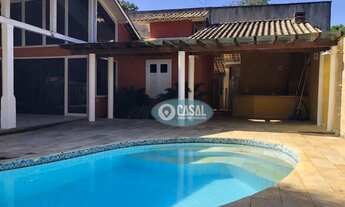 Imagem 2: Casa Linear com 03 Quartos em Itaipu com Piscina, Churrasqueira e Quintal!