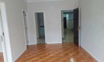 Imagem 2: Apto Centro, frente, amplo, reformadíssimo, Rua 16 de março, excelente preço - Petrópolis