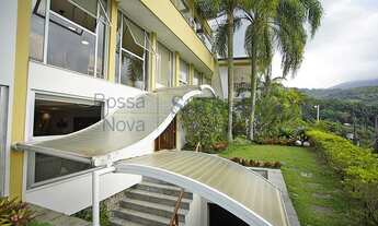 Imagem 3: Casa reformada com vista para o verde e Cristo Redentor