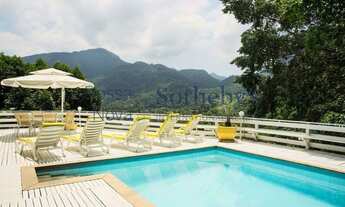 Imagem 2: Casa com lazer em meio ao verde