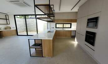 Imagem 7: Casa em Condomínio para Venda em Santana de Parnaíba, Tamboré, 4 dormitórios, 4 suítes, 7