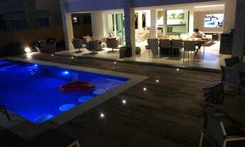 Imagem 3: CASA DE LUXO, MURO Alto!