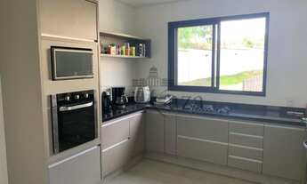 Imagem 5: Casa de condomínio térrea para venda possui 320 metros quadrados com 4 quartos