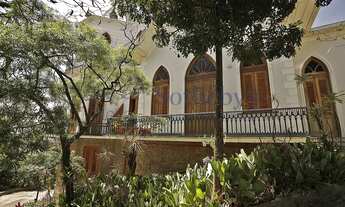 Imagem 2: Castelo histórico com vista para Baía de Guanabara