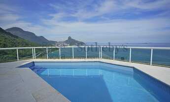 Imagem 4: Casa com jardim e vista para o Joá